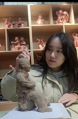 鄲城張玉萍泥塑榮獲“巾幗瓷韻”女陶藝家邀請展金獎(jiǎng) 以泥土為媒，傳承文化之美